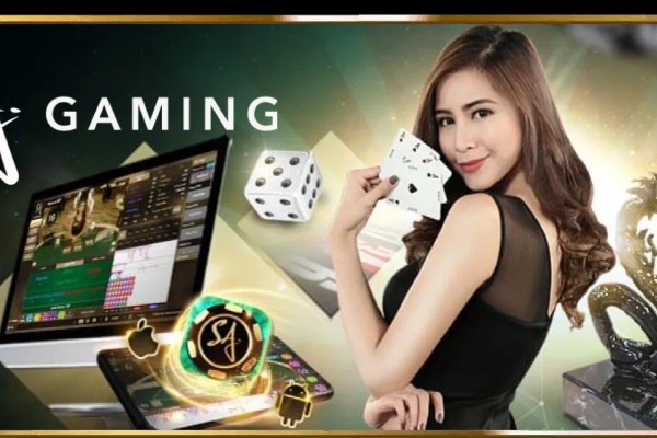 Bàn cờ và các quân bài, tượng trưng cho các hướng dẫn chiến lược chơi game bài B52
