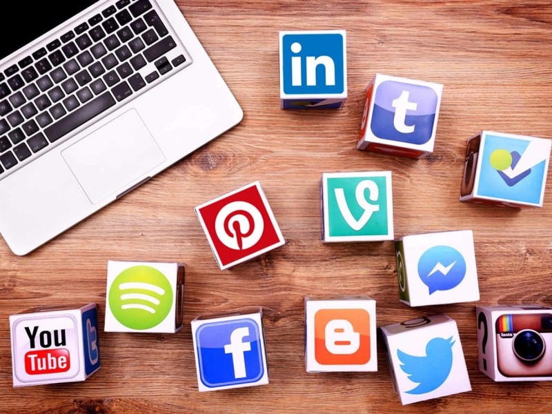 Cộng đồng người chơi B52 game bài đổi thưởng online đang thảo luận sôi nổi