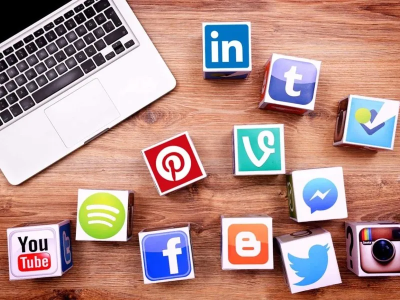 Cộng đồng người chơi B52 game bài đổi thưởng online đang thảo luận sôi nổi